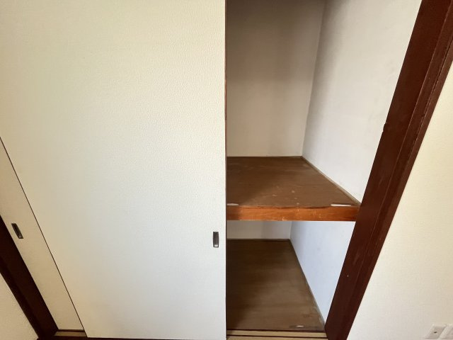 上原町貸家の収納