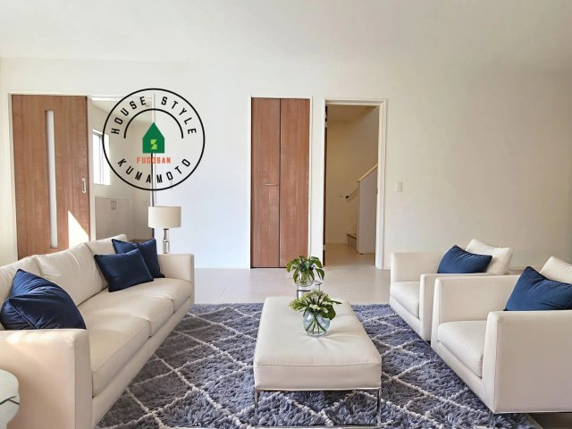 熊本市中央区出水8丁目第2-2棟（2号棟）　の居間・リビング|キッチンからリビングをしっかり確認できます。家族の笑顔があふれる空間になりそうですね。※家具はCGを合成したものです。