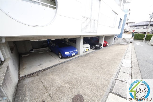 ソレイユ王塚台の駐車場