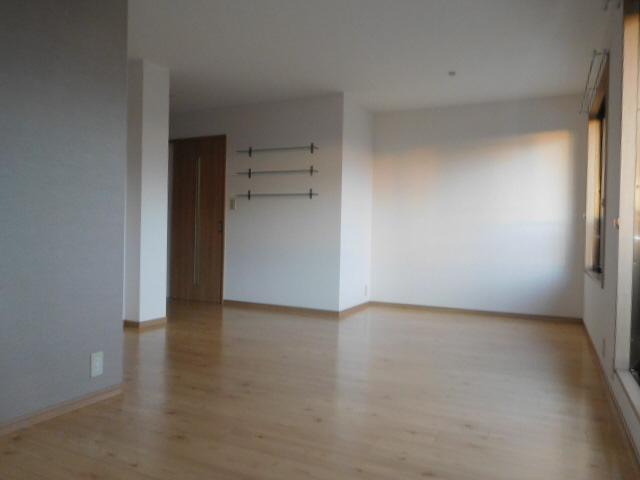 ロイヤルハイツⅡの居間・リビング