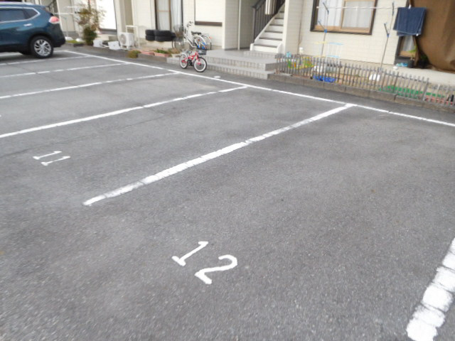 ロイヤルハイツⅡの駐車場