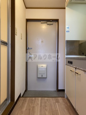 OMレジデンス柏原1の玄関