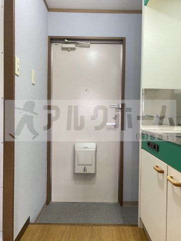 OMレジデンス柏原1の玄関