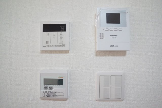 【内観：施工例】 | 平野区長吉六反4丁目 | 【同社による同仕様の施工例】【給湯器パネル☆】【TVモニターホン☆】【床暖房パネル☆】
