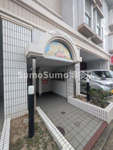 フローレスマンションのエントランス