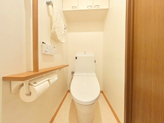 アルファステイツ大元のトイレ|・トイレ
収納スペースも付いており、清潔感あるトイレです。