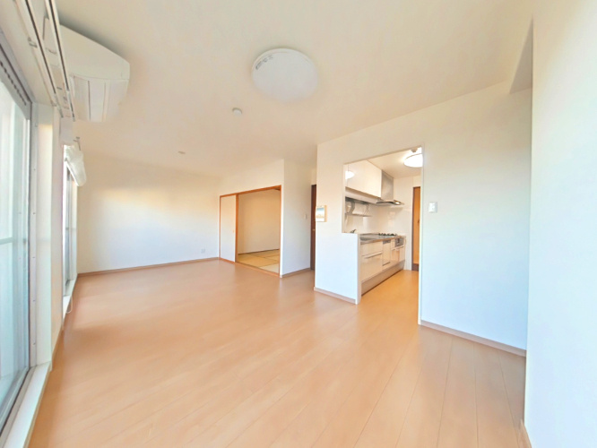 アルファステイツ大元の居間・リビング|・リビングダイニング
日中は電気を付けなくても明るいです！