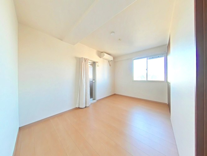 アルファステイツ大元の洋室|・洋室(2)
南側洋室になります。収納が付いているお部屋です！