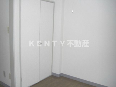 【寝室】 | ハイツ原 | 広くて明るい寝室