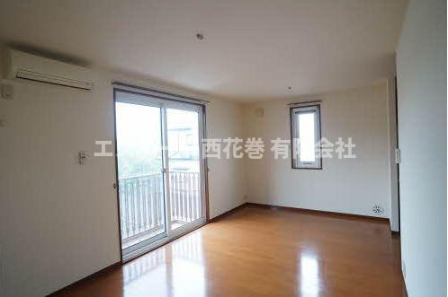 プラザカナン弐番館の居間・リビング