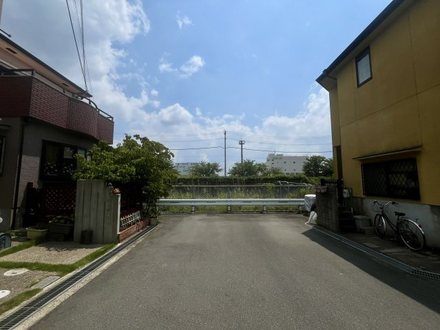 茨木市目垣2丁目の前面道路含む現地写真|前面道路約6.8ｍ