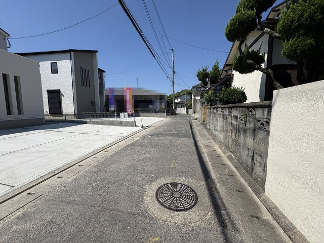 【その他】 | 福岡市南区屋形原4丁目　1号棟（全2棟）【仲介手数料無料・0円】 | 現地写真。前面道路です。