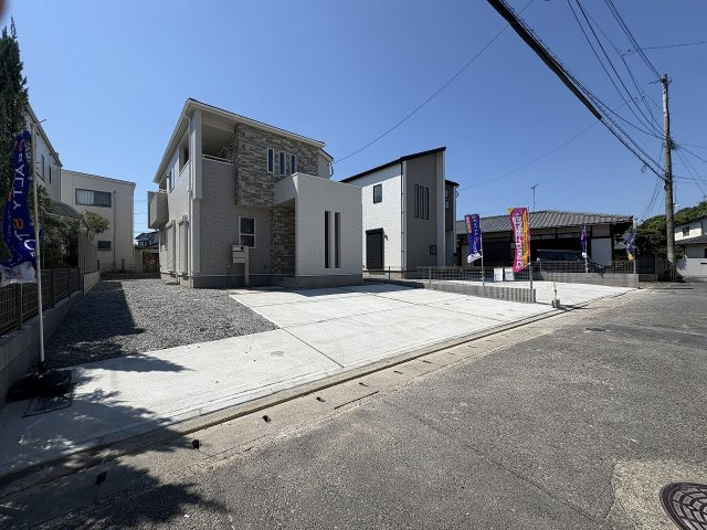 【その他】 | 福岡市南区屋形原4丁目　1号棟（全2棟）【仲介手数料無料・0円】 | 現地写真。前面道路です。