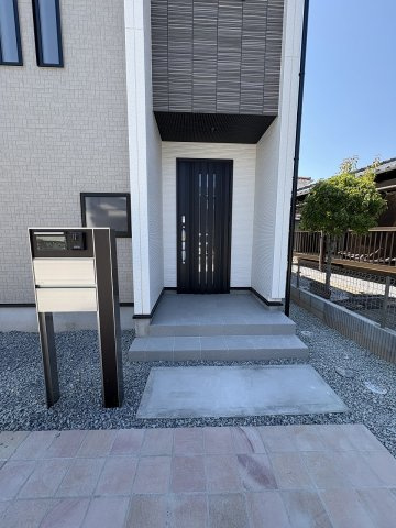 【玄関】 | 福岡市南区屋形原4丁目　1号棟（全2棟）【仲介手数料無料・0円】 | 現地写真。