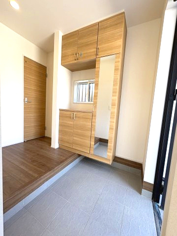 【玄関】 | 福岡市南区屋形原4丁目　1号棟（全2棟）【仲介手数料無料・0円】 | 現地写真。