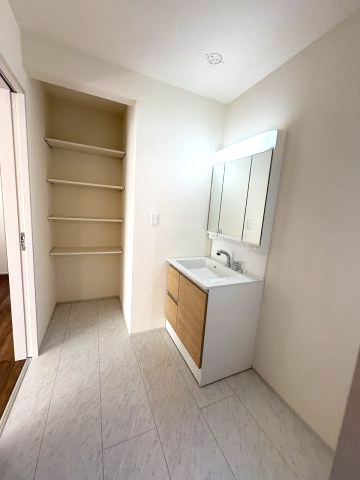 【洗面所】 | 福岡市南区屋形原4丁目　1号棟（全2棟）【仲介手数料無料・0円】 | 現地写真。