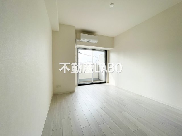 セオリー大阪ルチアの居間・リビング