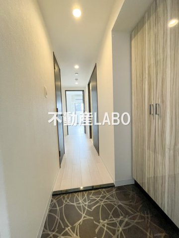 セオリー大阪ルチアの玄関