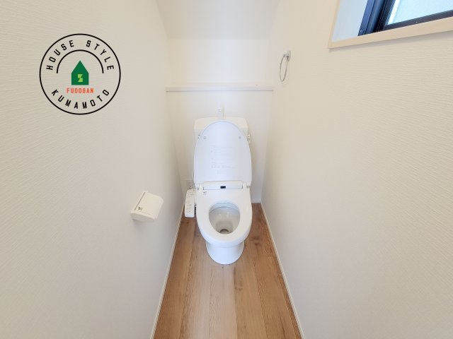 熊本市北区室園町第1-5棟（2号棟）　の内観：施工例|温水洗浄便座を完備しております。2ヶ所にトイレがあるのは朝の慌ただしい時間も安心です。