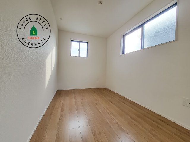 熊本市北区室園町第1-5棟（2号棟）　の内観：施工例|柔らかい陽光が差し込む明るいお部屋を演出する設計。彩光の取れる窓が気持ちの良いお部屋を創り上げます。