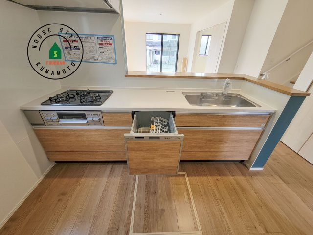 熊本市北区室園町第1-5棟（2号棟）　のキッチン|ご家族を近くに感じられる対面キッチンのLDK。会話もはずみそうですね。