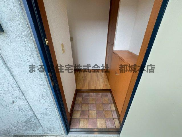 センチュリー金田H棟の玄関