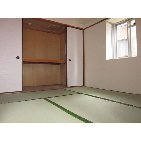 ブルージュ摂津の和室