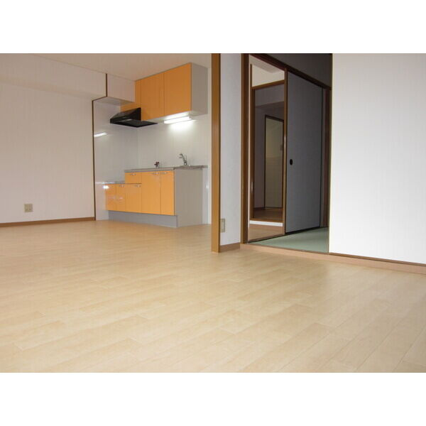 ブルージュ摂津の居間・リビング