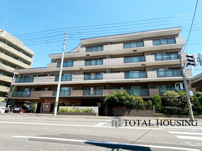 【外観】 | クレアホームズ真駒内公園 | 流行に左右されず、将来にわたって価値が継続する「上質」な佇まい。おしゃれな雰囲気や自然の潤い、親しみやすさといった暮らしを豊かにしてくれる住空間です。