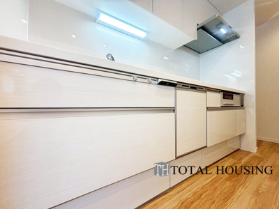 【キッチン】 | クレアホームズ真駒内公園 | 毎日使うキッチン周りが綺麗で清潔に保たれていると、お料理を作るのも楽しくなりますよね♪機能性とデザイン性を持たせたキッチンで気持ちよく楽しくお料理が出来そうです！