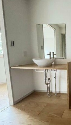 谷田貝ビルの独立洗面台