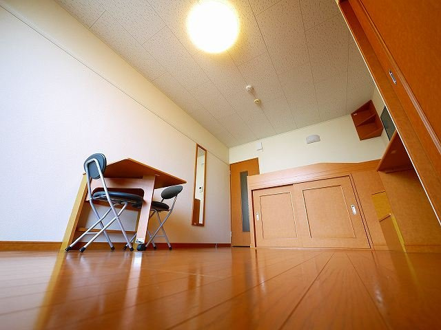 レオパレスくれーる大安寺の居間・リビング|こちらの居間で趣味の時間をお楽しみください