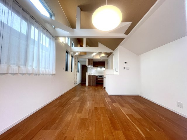 杉並区桃井2丁目　新規リフォーム済　2015年築　中古戸建の居間・リビング