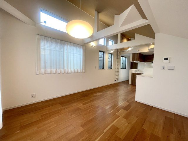 杉並区桃井2丁目　新規リフォーム済　2015年築　中古戸建の居間・リビング