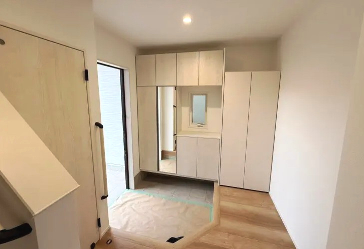 佐伯区皆賀１丁目　№35974の玄関|広々とし開放的な空間です。