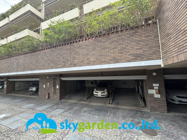 キャッスル東海大学前第二ガーデンテラスＤ棟の駐車場