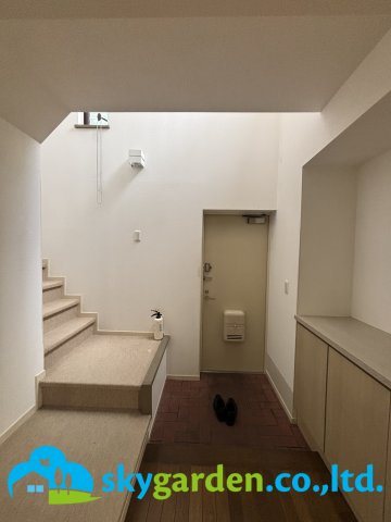 キャッスル東海大学前第二ガーデンテラスＤ棟の玄関