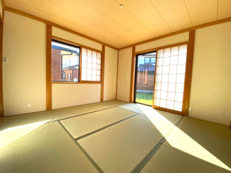 【和室】 | かまとり住宅のリフォーム戸建て「リ・スタイル」 | 和室でお茶をたてるのも心が安らぎますね！
障子から差し込む日差しは、お子様のお昼寝などに役立ちそうです。
落ち着ける空間があるのは、家庭にとっては良い事ではないでしょうか。