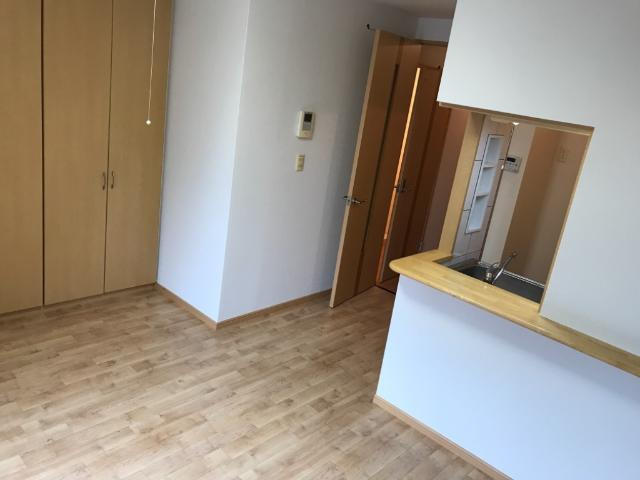 フローリィ・パルク・ヴィーブルの居間・リビング|床も張り替えたのでピカピカ