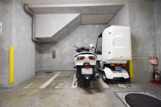【駐車場】 | バイク置き場。空き区画の有無や駐輪料金、サイズおよび排気量規定などについては、改めてお問い合わせください。～即日のご見学可能～　お問合せはお気軽にどうぞ。

