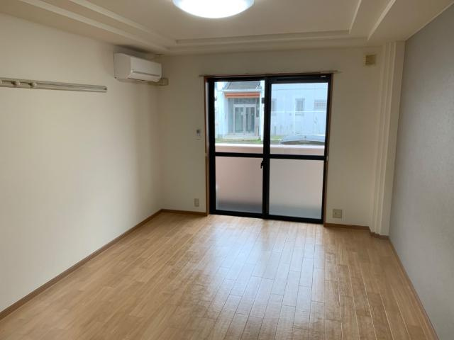 コーラル　ガーデンの居間・リビング|洋室