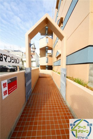 今田マンションA棟のエントランス