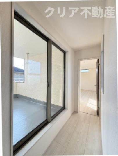 【内装】 | 高崎市冷水町　1号棟 | 2階ホールからバルコニーにアクセスできるのでお洗濯がスムーズ♪