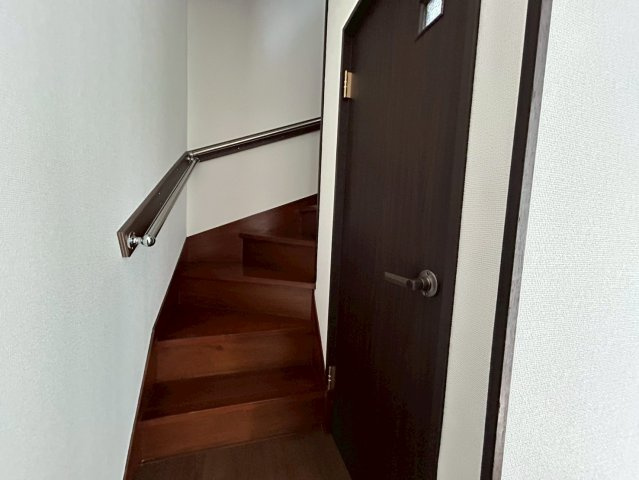 田中ハイツの内装|階段