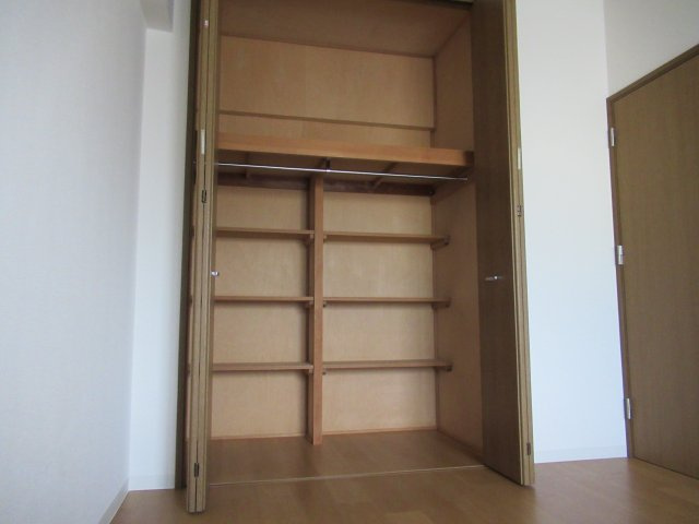HAT神戸・脇の浜２ＬＤＫの収納|便利な収納スペースです