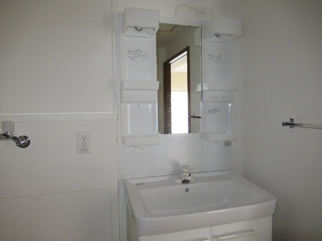 HAT神戸・脇の浜２ＬＤＫの洗面所|忙しい朝には欠かせない洗面所です