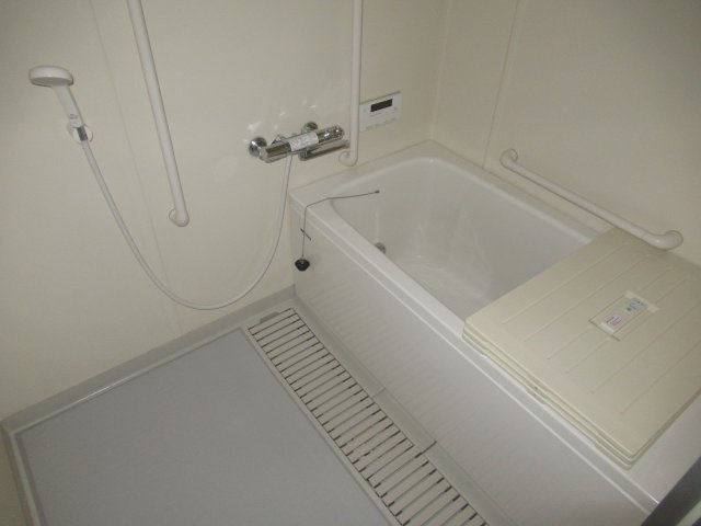 HAT神戸・脇の浜２ＬＤＫの浴室|コンパクトで使いやすいお風呂です