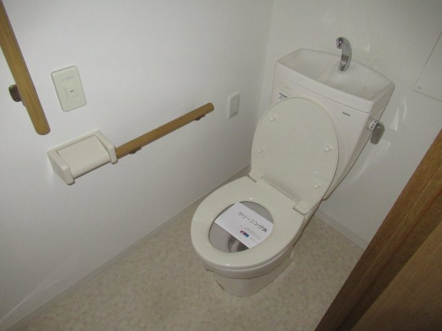 HAT神戸・脇の浜２ＬＤＫのトイレ|清潔感のあるトイレです