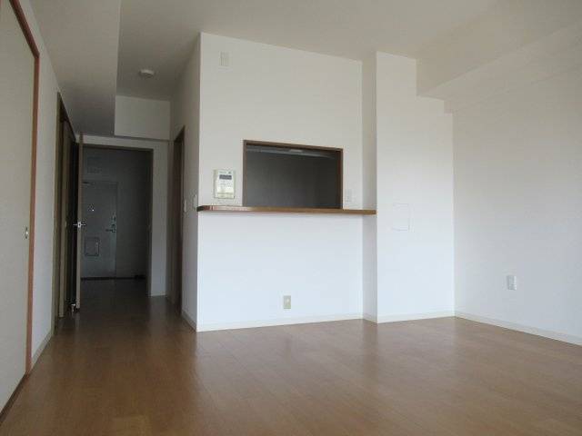 HAT神戸・脇の浜２ＬＤＫの居間・リビング|こちらの居間で趣味の時間をお楽しみください