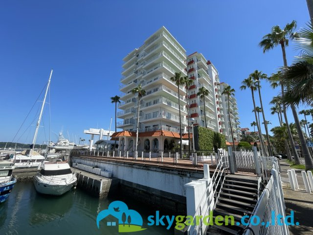 逗子マリーナ本館